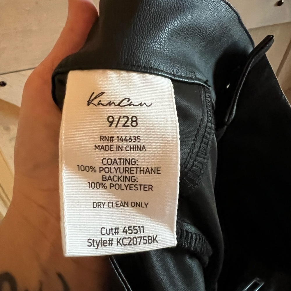 NWOT KanCan Faux Leather Cropped Straight Leg - Picture 5 of 6